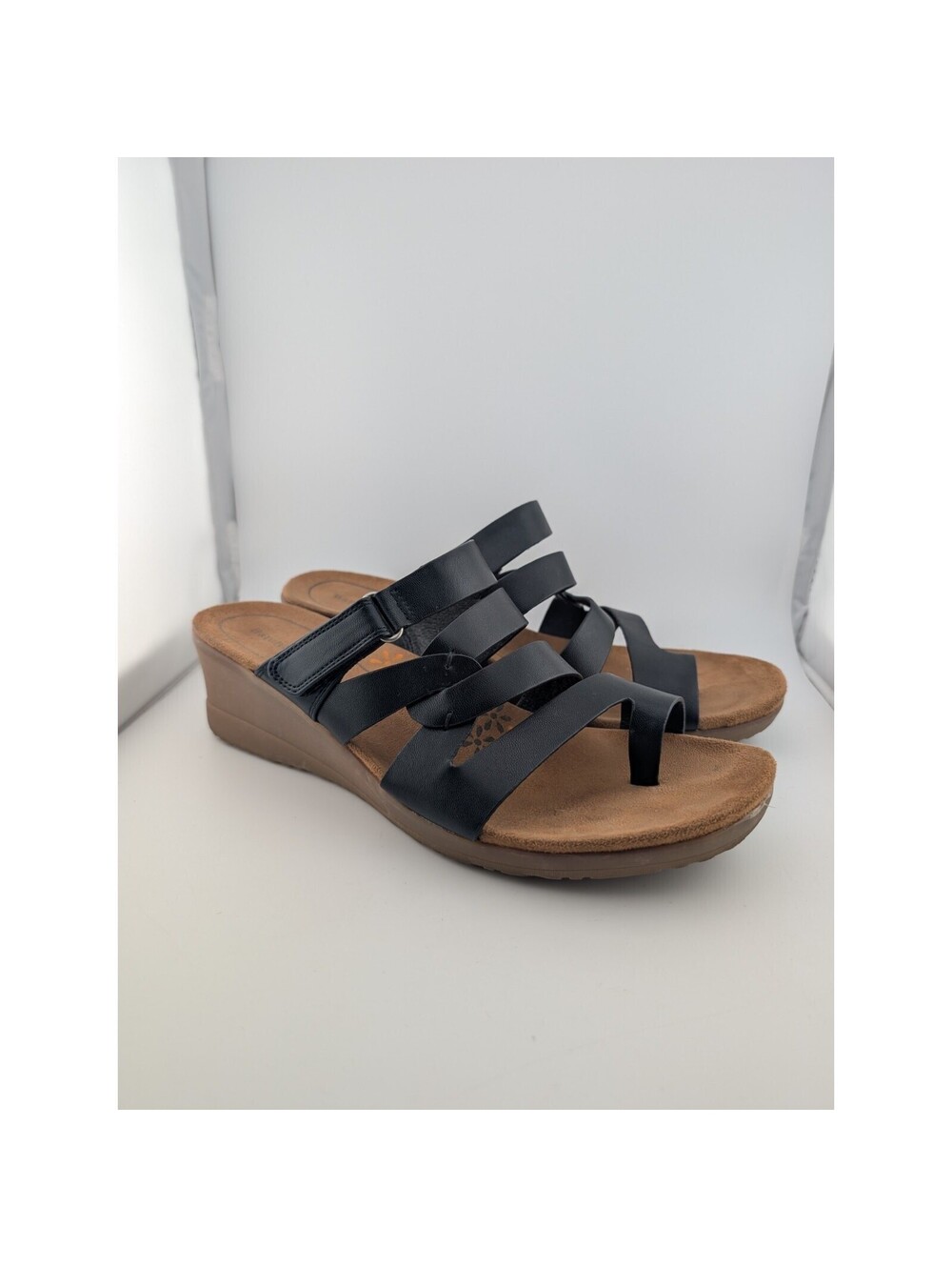 Bare Traps Size 11 Wedge Sandals Black Vegan Leather Toe Loop Baretraps Theanna